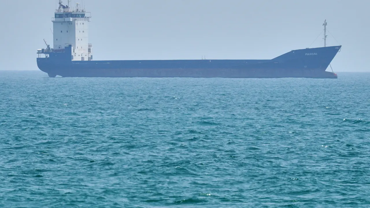 Lalu Lintas Kapal Tanker Minyak di Selat Hormuz Melonjak