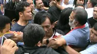 Terduga otak pembunuh pengusaha airsoft gun di Medan itu baru saja keluar penjara saat ditangkap kembali oleh polisi berpakaian preman. (Liputan6.com/Reza Efendi)