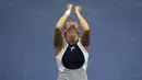 Ekspresi petenis Italia, Flavia Pennetta, sesaat setelah menjuarai Tenis AS Terbuka 2015 di New York, AS. (13/9/2015). (Reuters/Carlo Allegri)