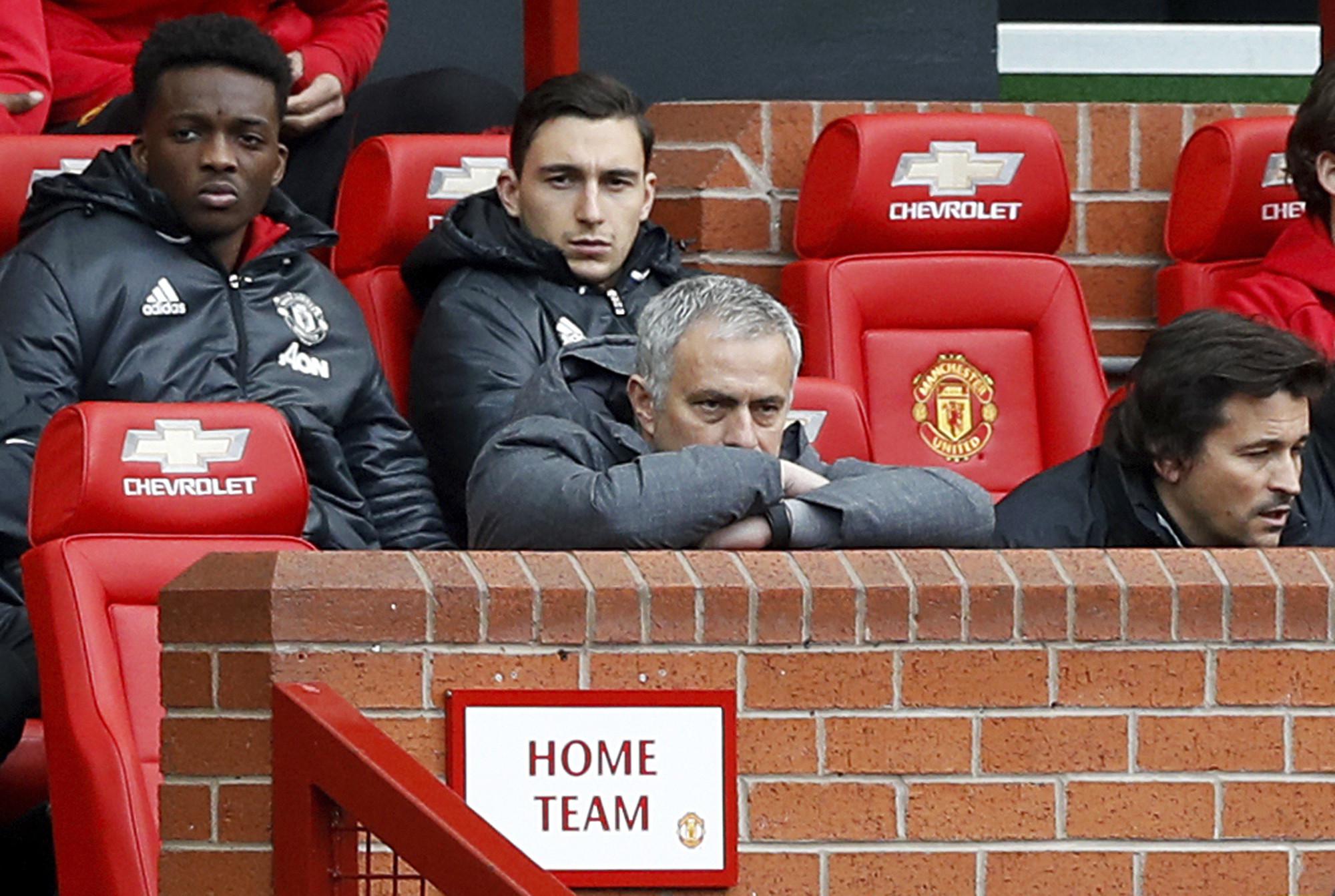 Jose Mourinho menjalani musim yang kurang apik bersama Manchester United pada Premier League 2016-17. (AP/Martin Rickett)