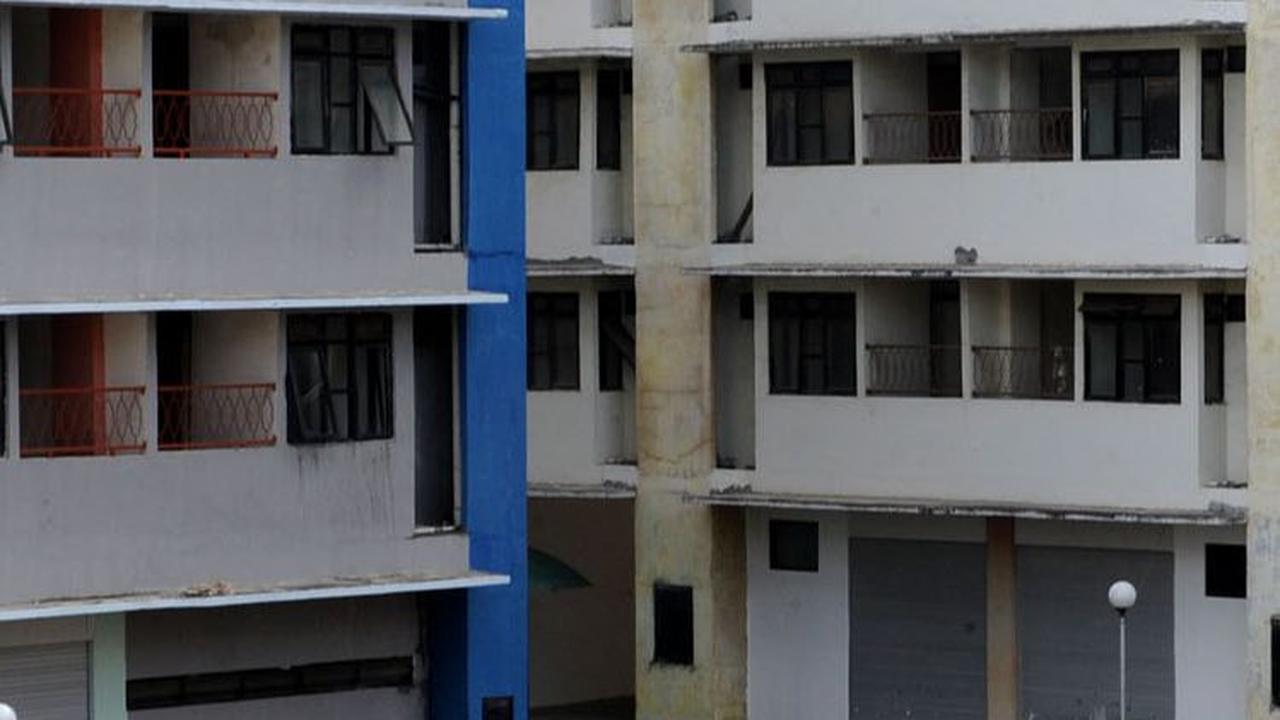 "Relokasi dilakukan karena bangunan akan direvitalisasi mengingat sesuai hasil rekomendasi dari BRIN, cluster C sudah tidak layak huni," sambungnya.<br>