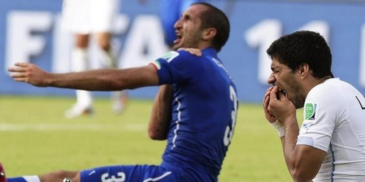 Luis Suarez - Giorgio Chiellini (2014)