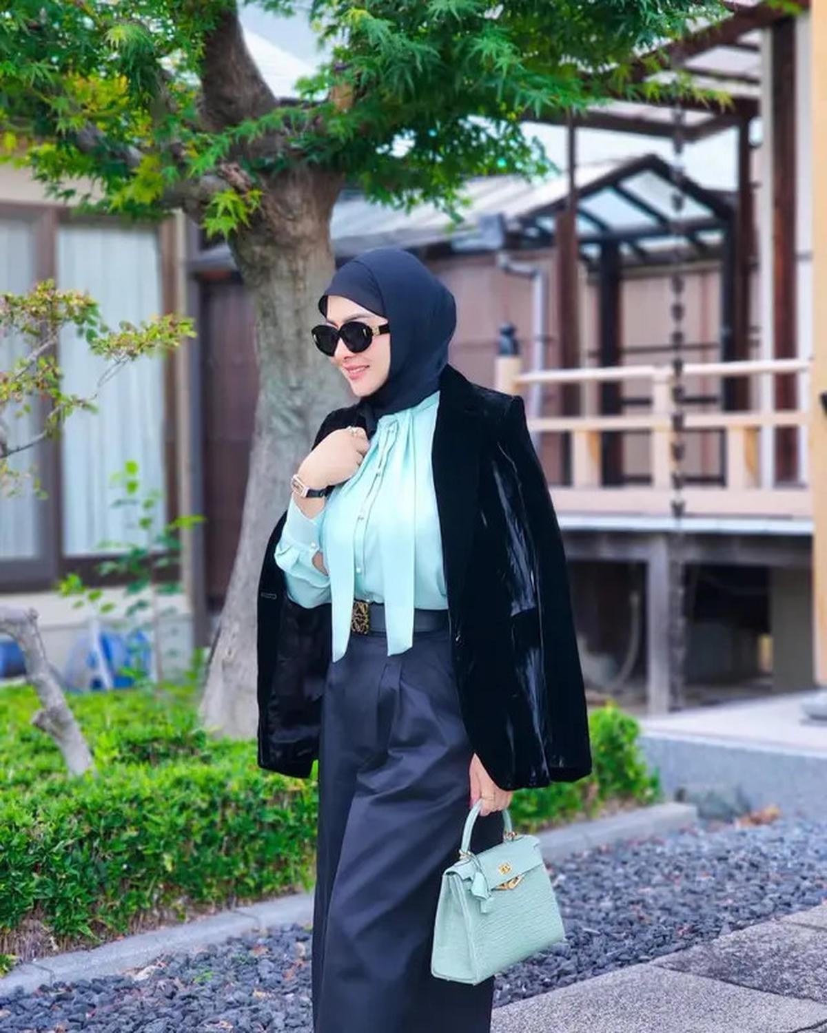 7 Outfit Syahrini dengan Blazer, Inspirasi Gaya Trendi dan Elegan