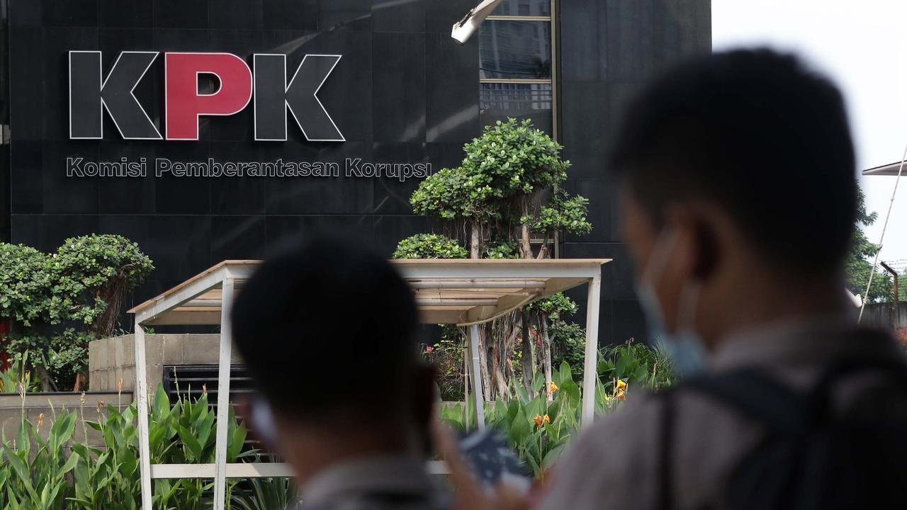 Usai Kantor BI, KPK Geledah Kantor OJK Terkait Kasus Korupsi Dana CSR