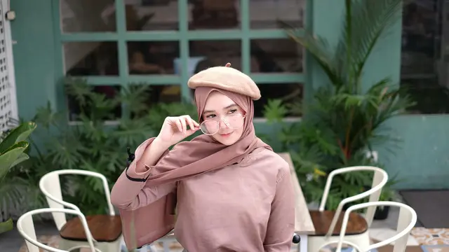 Trik Fashion dan Makeup Untuk Pipi Chubby (photo by pexels.com)