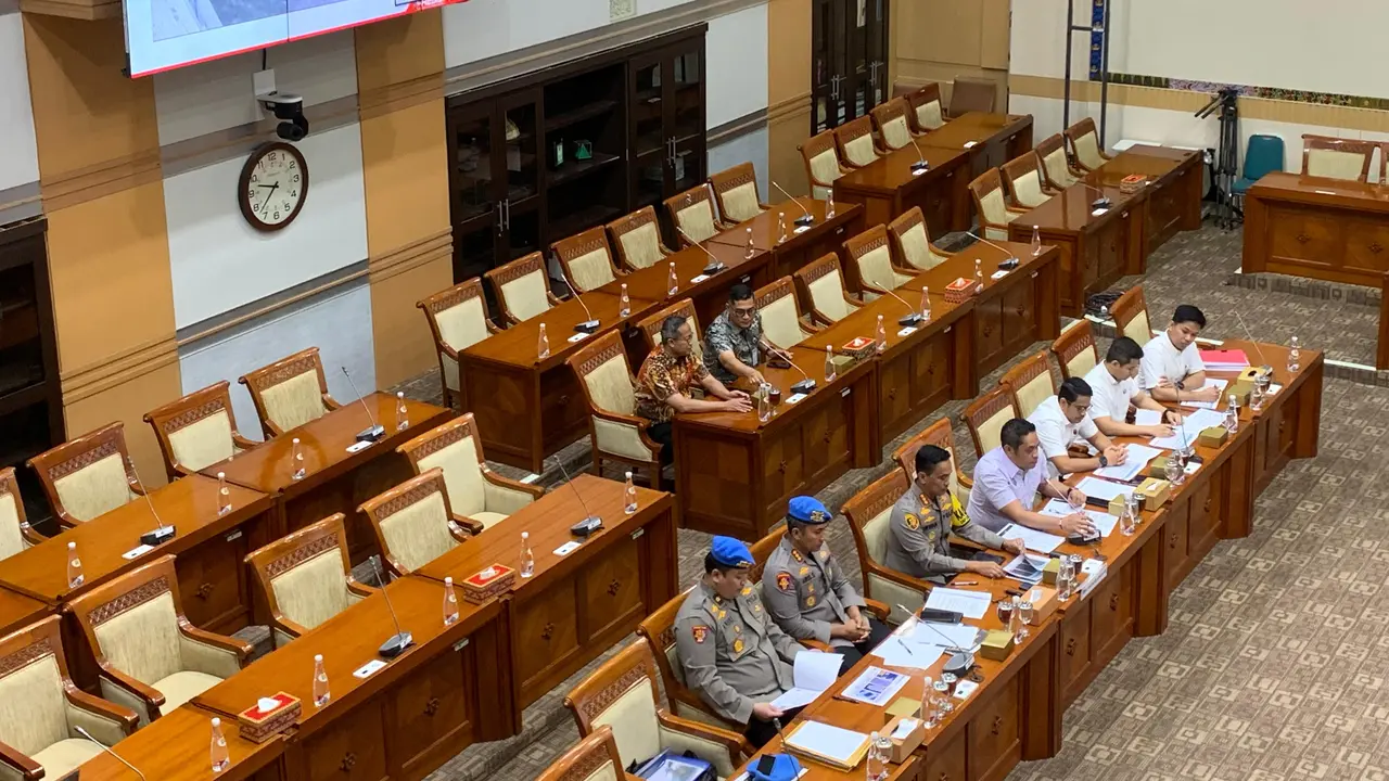 Komisi III DPR memanggil Kapolrestabes Semarang Kombes Pol Irwan Anwar beserta jajarannya untuk meminta penjelasana kasus polisi tembak siswa SMKN 4 Semarang