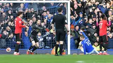 Momen gol Everton ke gawang MU dianulir VAR. (Paul ELLIS / AFP)