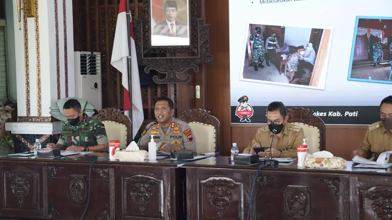 Kapolres Pati, AKBP mChristian Tobing (tengah sedang berbicara)