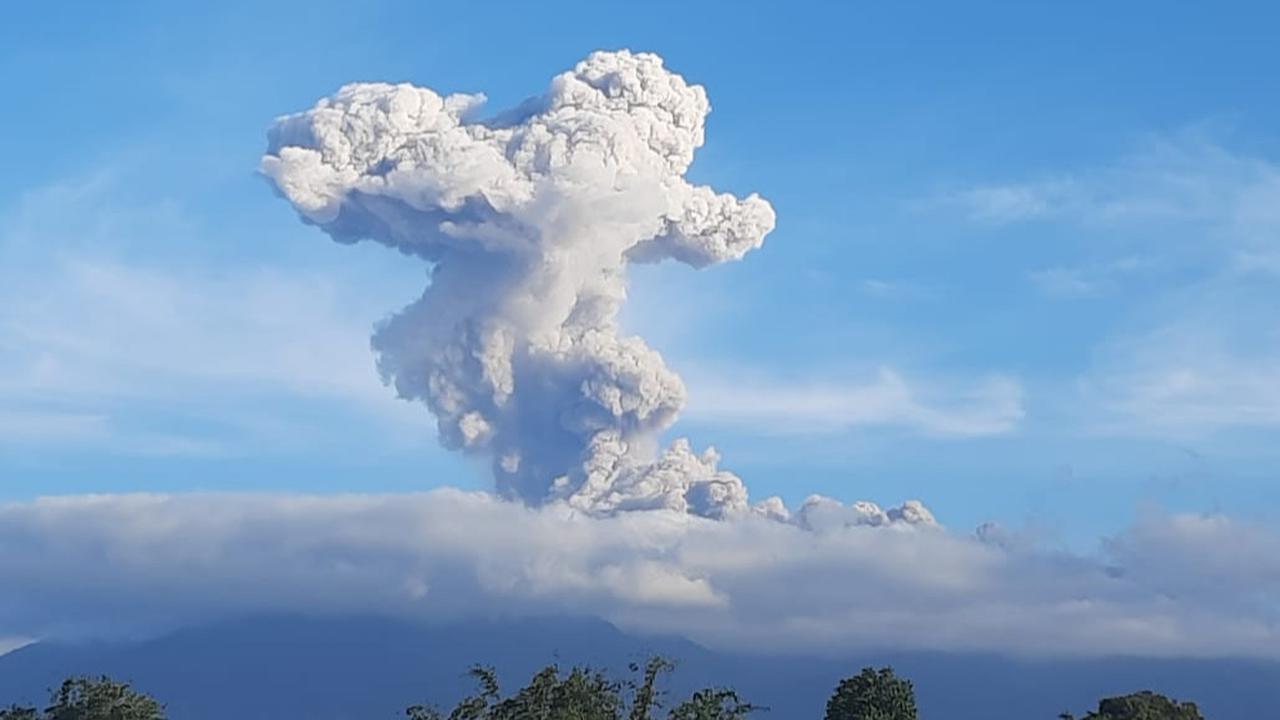 Berstatus Waspada, Gunung Marapi Meletus Dua Kali Pagi Ini