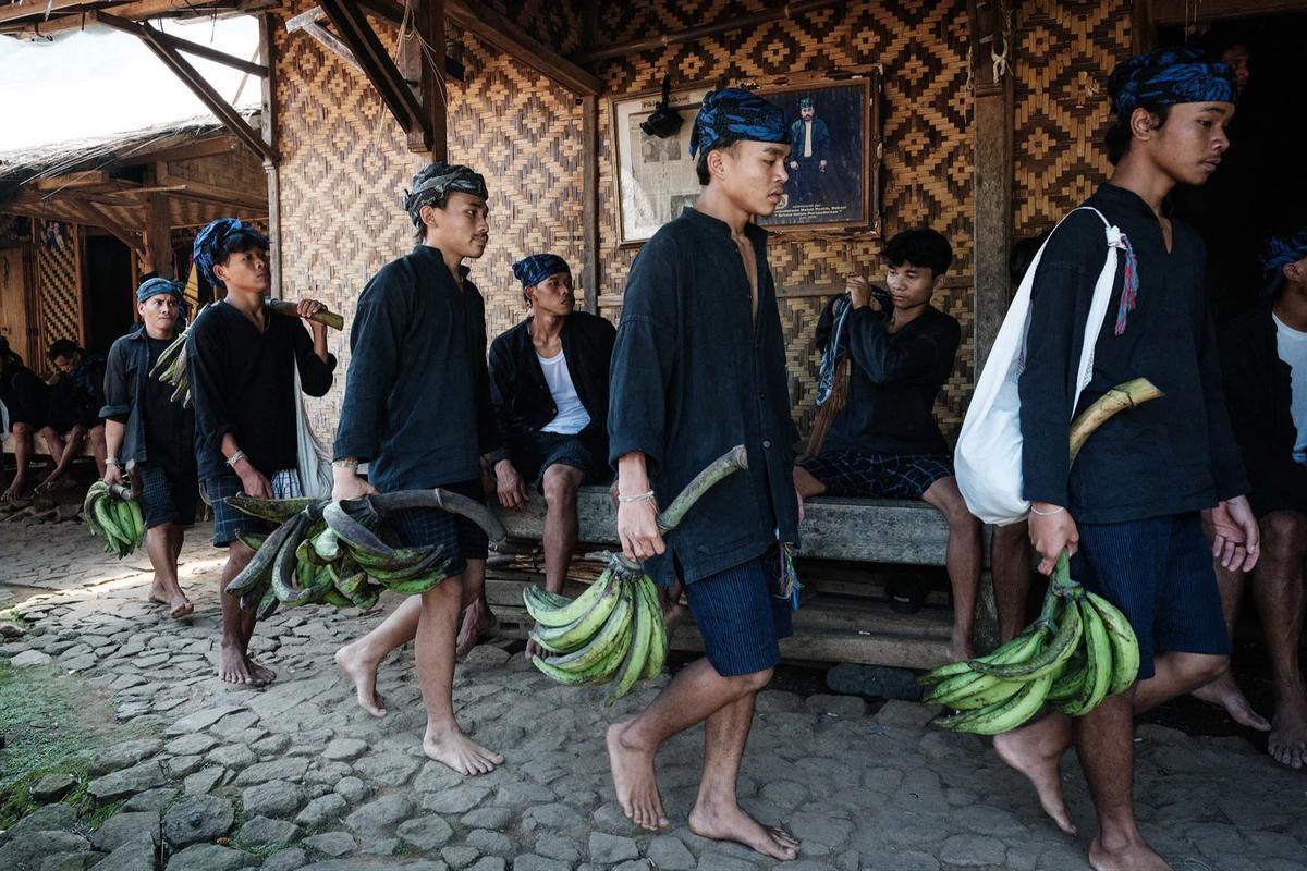 FOTO: Ribuan Warga Badui Lakukan Tradisi Seba ke Pendopo Lebak