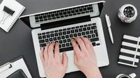 Ilustrasi Mengetik di Laptop (freepik)