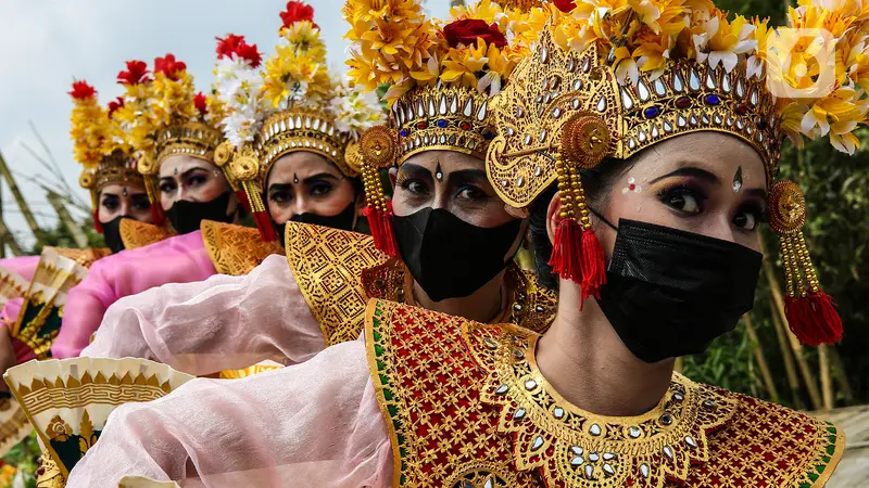 Fashion, Teatrikal dan Tari Nusantara Menyambut Hari Kartini