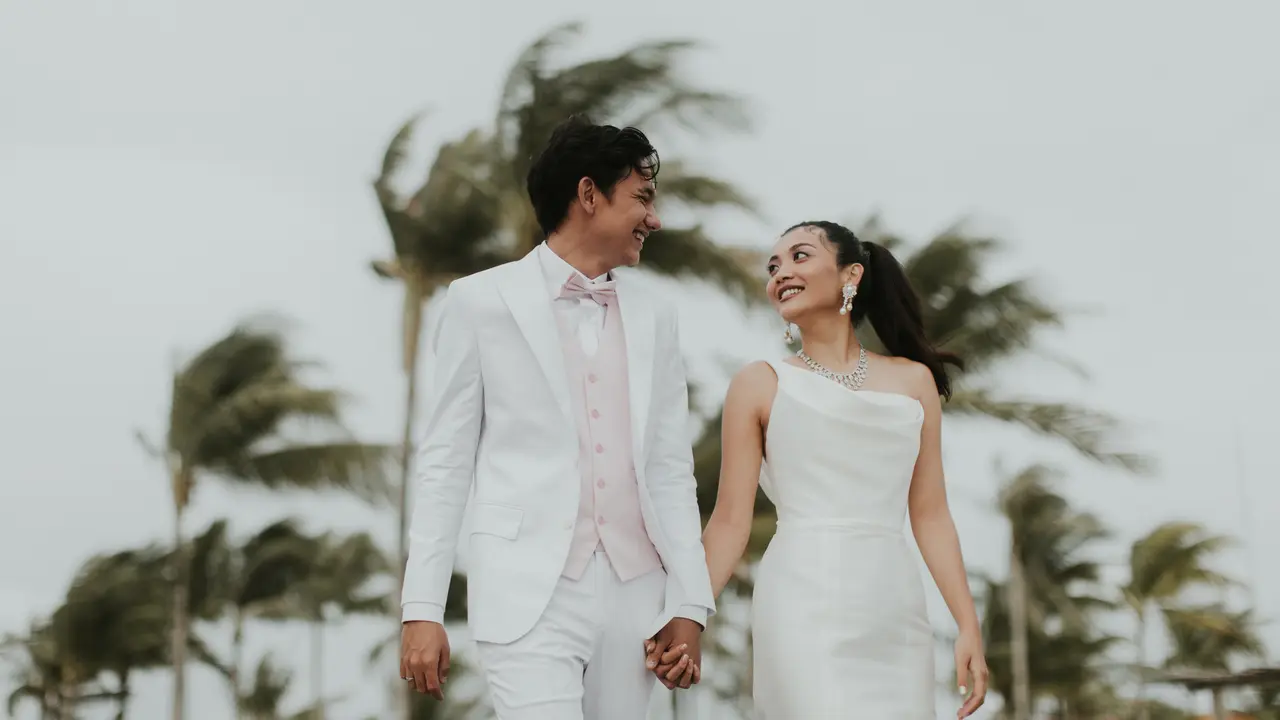 Pernikahan Adipati Dolken dan Canti Tachril