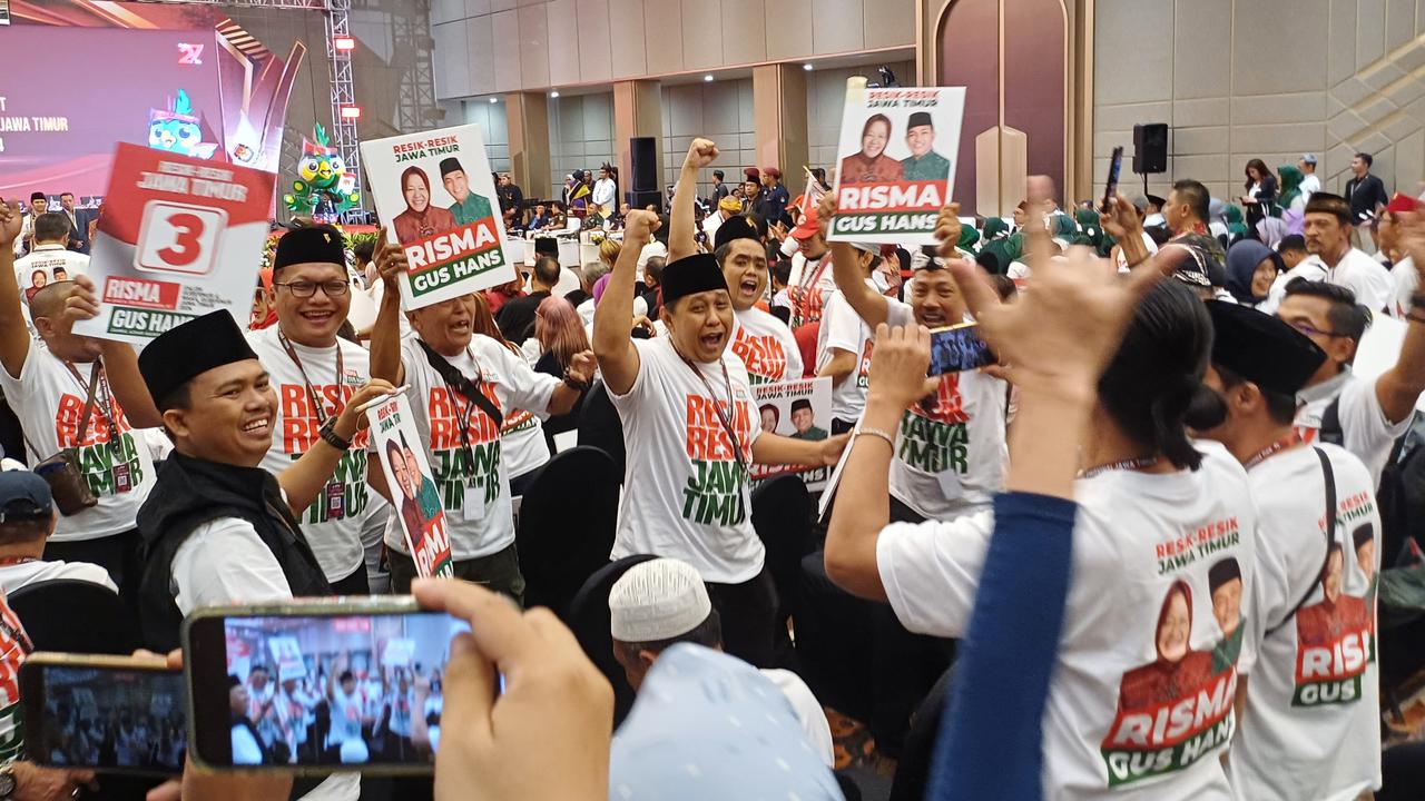 Perang Yel-Yel di Rapat Penetapan Nomor Urut Pilkada Jatim 2024: Fufufafa Vs Harun Masiku