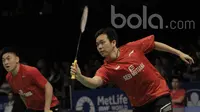 Pasangan Indonesia-Malaysia Hendra Setiawan / Boon Heong Tan saat berlaga  di Indonesia Open 2017 di JCC, Selasa (14/6/2017. (Bola.com/M Iqbal Ichsan)