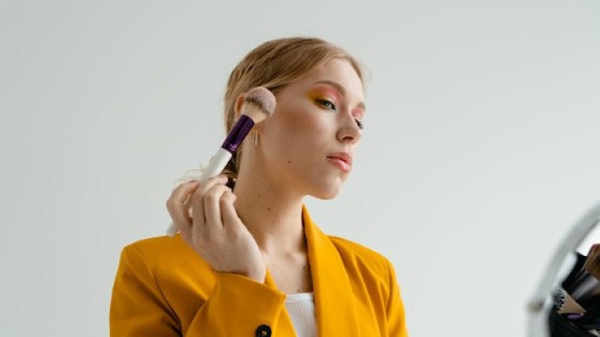 Teknik Contouring &amp; Highlighting yang Natural untuk Wajah Asia: Tips dan Trik