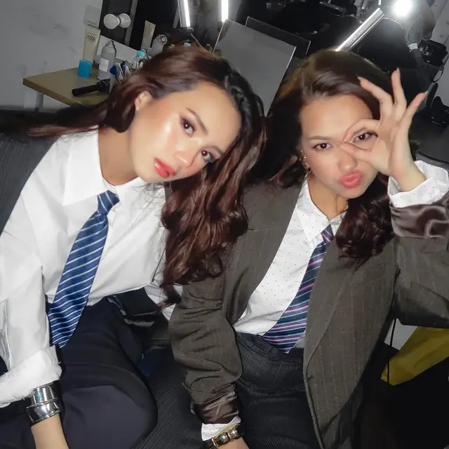 Bak Anak Kembar, Potret Beby Tsabina dan Rebecca Klopper Jadi Mafia Girl dengan Gaya Androgini