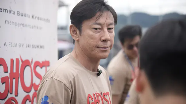 Shin Tae-yong bermain dalam film Ghost Soccer: Bola Mati.