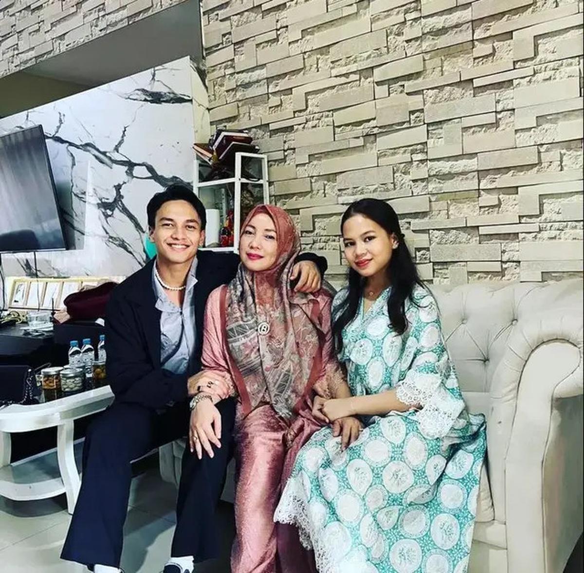 Potret Rumah Jefri Nichol, Minimalis Modern yang Nyaman dengan Nuansa Putih Abu