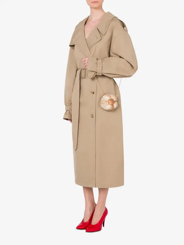 6 Potret Koleksi Tas Nyentrik Moschino, dari Tas Seledri Rp70 Juta hingga Tas Roti Baguette Rp18 Juta