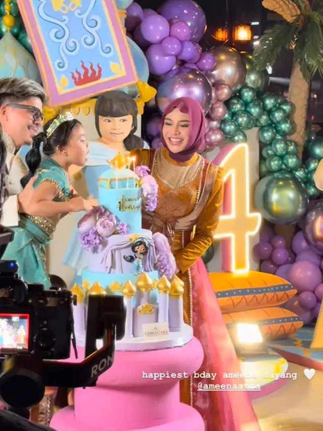 Makeup  Aurel Hermansyah saat Pesta Ulang Tahun Ameena ke-4. [@ssarah_menzel]