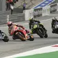 Pembalap Suzuki Ecstar, Alex Rins, menebar ancaman buat Marc Marquez yang kukuh di puncak setelah memenangi duel MotoGP Inggris 2019. (AFP/Vladimir Simicek)