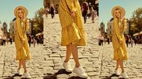 Ilustrasi wanita berpakaian vintage/Shutterstock-Victoria Chudinova.