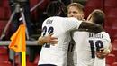 Pemain Italia merayakan gol yang dicetak Nicolo Barella ke gawang Belanda pada laga UEFA Nations League di Amsterdam Arena, Selasa (8/9/2020) dini hari WIB. Italia menang tipis 1-0 atas Belanda. (AFP/Maurice Van Steen/ANP)
