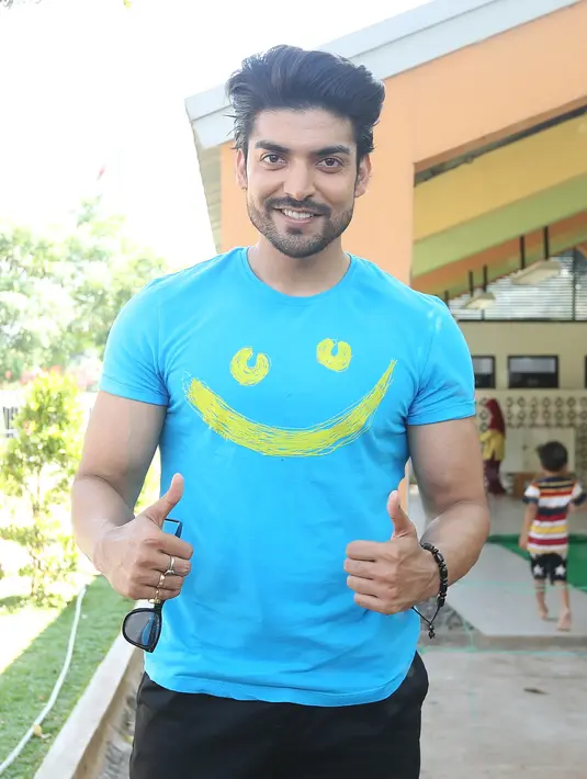 Saat ini Gurmeet Choudhary, aktor India  kelhiran 1984 ini tak hanya sibuk membintangi acara Pesbukers namun tengah mempersiapkan program terbarunya di ANTV, yakni Dance Vaganza.  (Bambang E.Ros/Bintang.com)