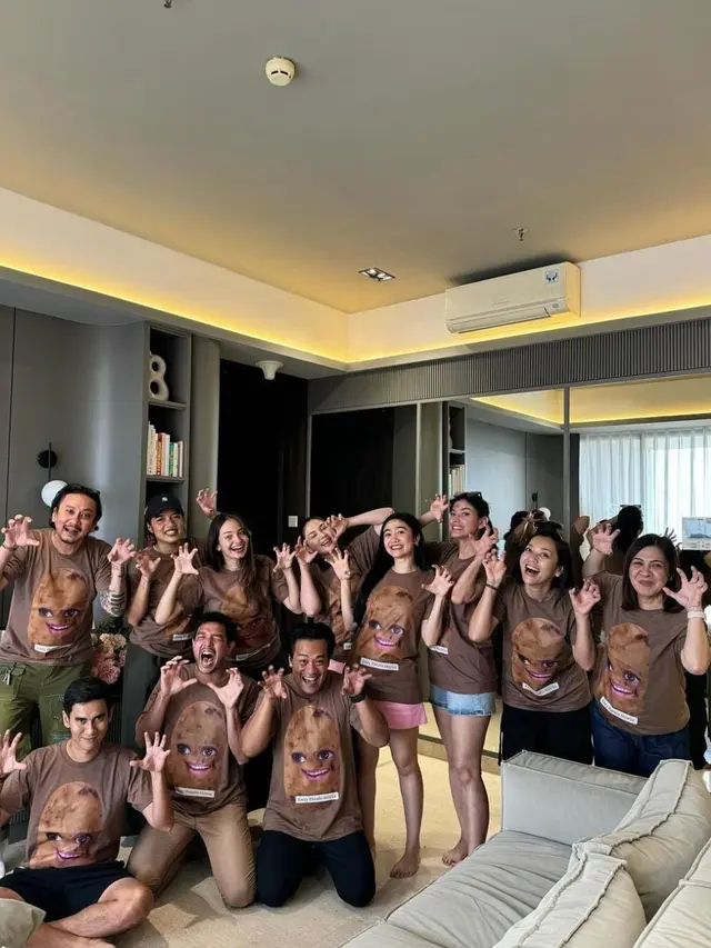 Enzy Storia dan sahabat. (Dok. Instagram @enzystoria).