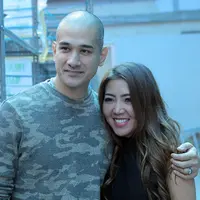 Okan Kornelius dan May Lee belum genap sebulan resmi menjadi pasangan suami istri. Seperti pasangan lain pada umumnya, keduanya pun tidak menunda dalam urusan memiliki momongan. (Deki Prayoga/Bintang.com)