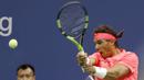 Petenis Spanyol, Rafael Nadal, mengembalikan bola saat bertanding melawan petenis Rusia, Andrey Rublev, pada laga turnamen AS Terbuka di New York, Rabu (6/9/2017). Nadal menang 3 set langsung 6-1, 6-1 dan 6-2 atas Andrey Rublev. (AP/Adam Hunger)