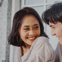 Konsistensi, komunikasi terbuka, dan kepercayaan dapat membantu pasangan membangun kedekatan emosional sekaligus menjaga komitmen ketika menghadapi berbagai perubahan dalam kehidupan. (Foto/Dok: Pexels)