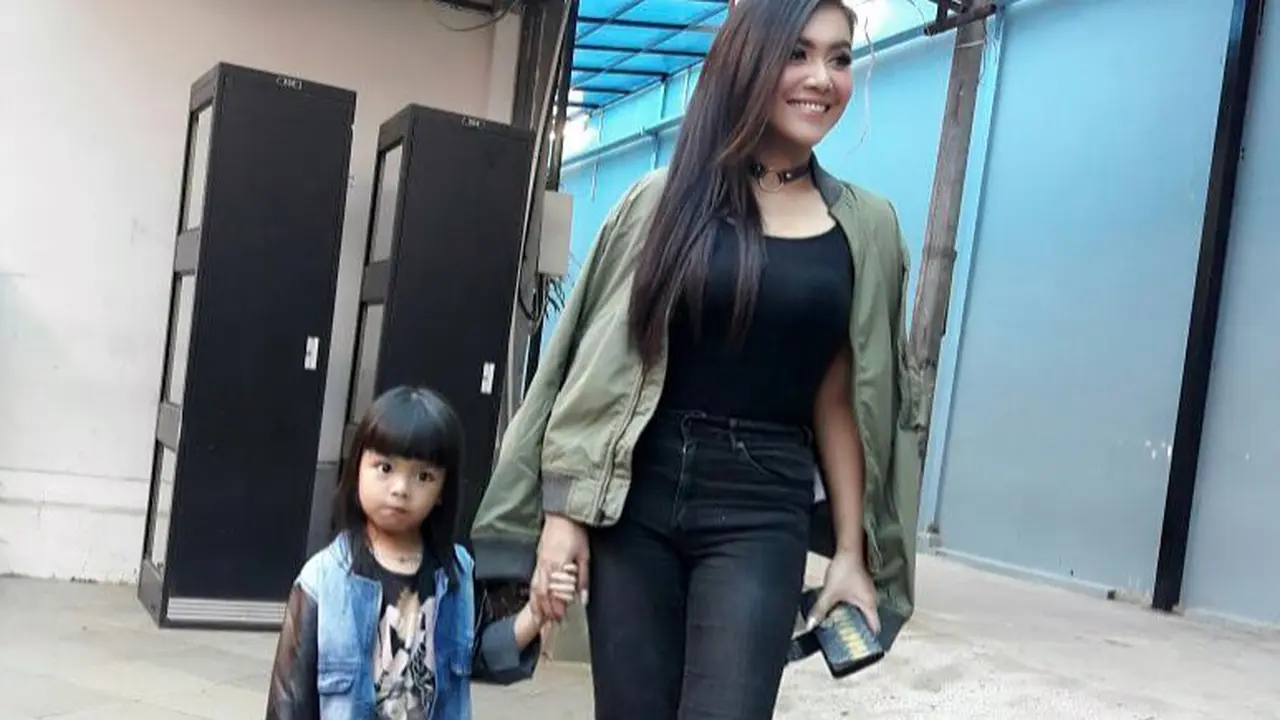 [Bintang] Denada dan Shakira Aurum
