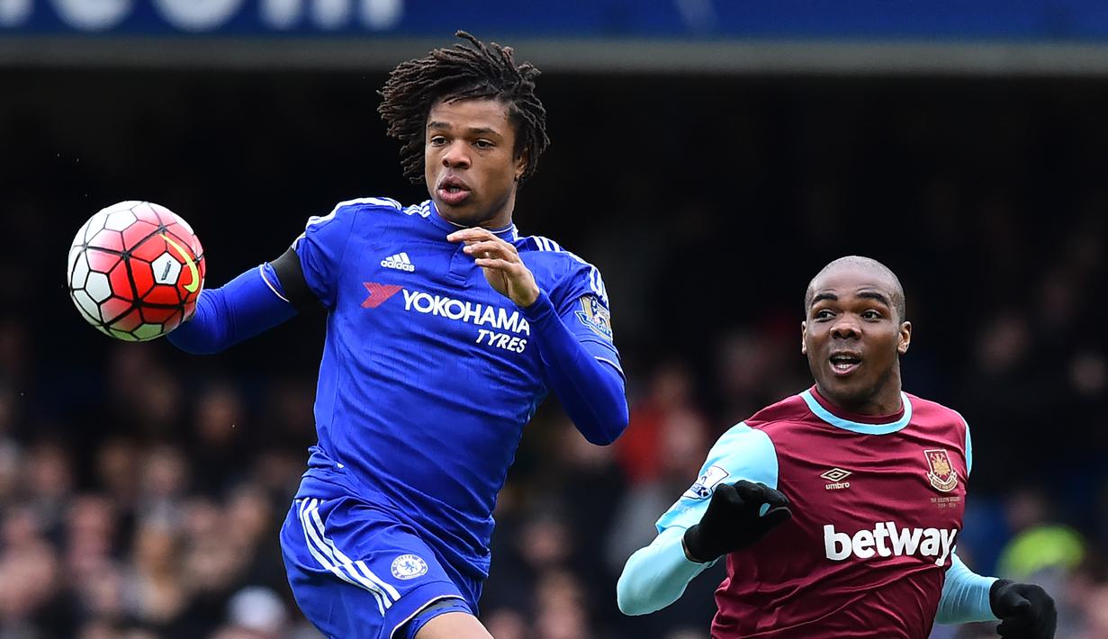 5. Loic Remy - Musim 2013/2014 merupakan periode terbaik Remy saat berseragam Newcastle. Capaian 14 gol selama berkostum hitam putih membuat Chelsea kepincut mendatangkan pemain lincah tersebut. (AFP/Ben Stansall)