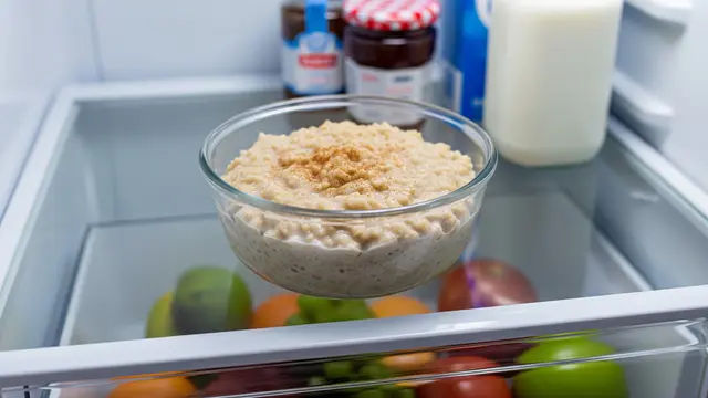 Oatmeal Kering untuk Mengatasi Bau Kulkas