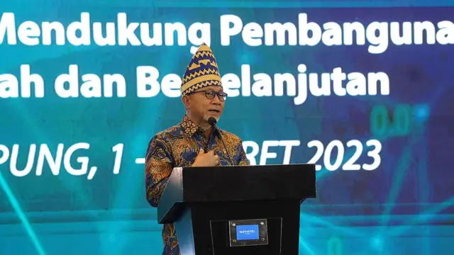 Menteri Perdagangan (Mendag) Zulkifli Hasan mengatakan untuk menjadi negara maju 2045, ada dua hal yang harus dilakukan Indonesia. Hal tersebut diungkap saat menutup Raker Kementerian Perdagangan 2023 di Bandar Lampung, Kamis (2/3/2023) malam.