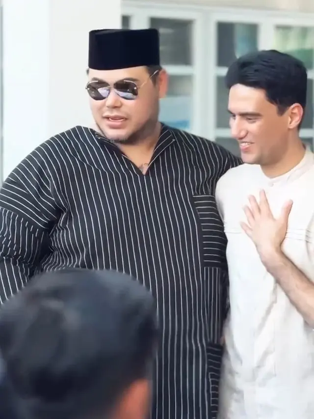 Ivan Gunawan Peletakan Batu Pertama Masjid