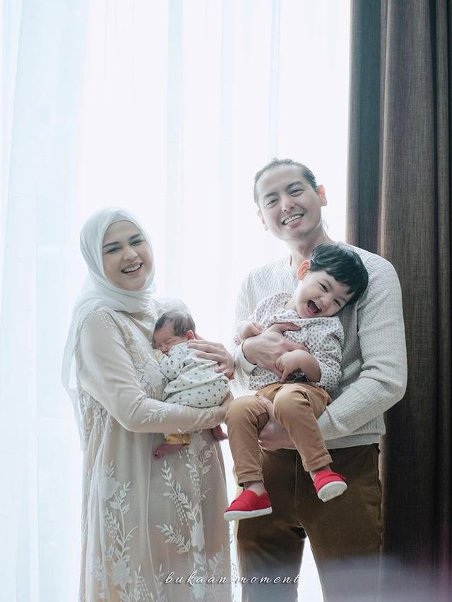 [Fimela] Cut Meyriska dan Roger Danuarta