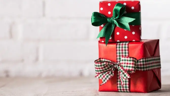 Ilustrasi kado Natal. (Freepik)
