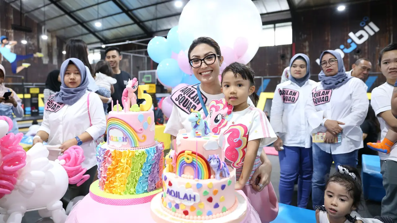 [Bintang] Ulang Tahun Anak Ayu Dewi