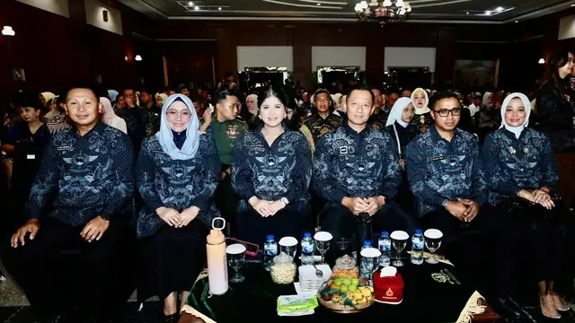 Pesona Annisa Pohan saat Hamil, Tampil Formal Dampingi AHY di Acara Reuni