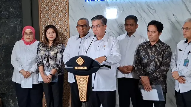 Menteri Ketenagakerjaan Yassierli saat Konferensi Pers di Kantor Kemnaker, Jakarta, Rabu (1/4/2026). (Foto: Liputan6.com/Arief RH)