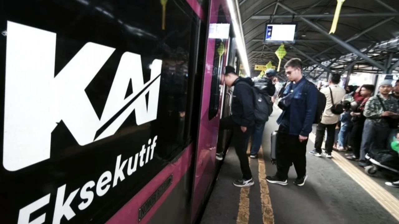 KA Jaka Tingkir dan Serayu Bermasalah, Arus Keberangkatan dari Stasiun Pasarsenen Terdampak