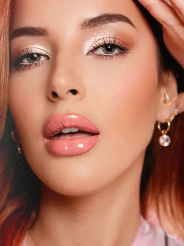 Pesona Angel Tasya Farasya Tiru Gaya Adriana Lima dengan Glam Nude Pink