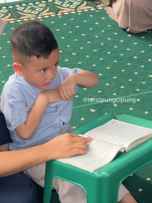 Potret Rayyanza Belajar Mengaji (credit: instagram.com/tercipungcipung).