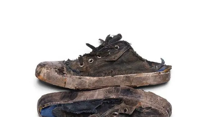 Balenciaga Jual Sepatu ‘Usang’ Nyaris Rp27 Juta, Netizen Tak Habis Pikir dengan Bentuknya