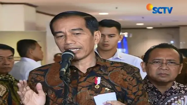 Terkait pembicaraan Menteri BUMN dengan Dirut PLN, Presiden Joko Widodo mengatakan tidak akan berkomentar sebelum semuanya jelas.