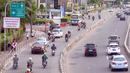 Kendaraan melintas di kawasan Sudirman, Jakarta, (15/5). Wacana Tersebut usai dihapusnya sistem three in one mulai 16 Mei 2016 dan menunggu berlakunya sistem Electronic Road Pricing (ERP) yang baru terlaksana pada 2017. (Liputan6.com/Helmi Afandi)