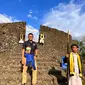 Sandiaga Uno mengunjungi Benteng Wolio di Desa Wisata Limbo Woliyo yang merupakan benteng terbesar di dunia. (dok. Biro Komunikasi Publik Kemenparekraf)